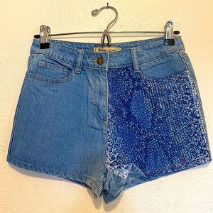 NWOT Flying Tomato High Waisted Denim Sequin Pocket Shorts Python, Medium